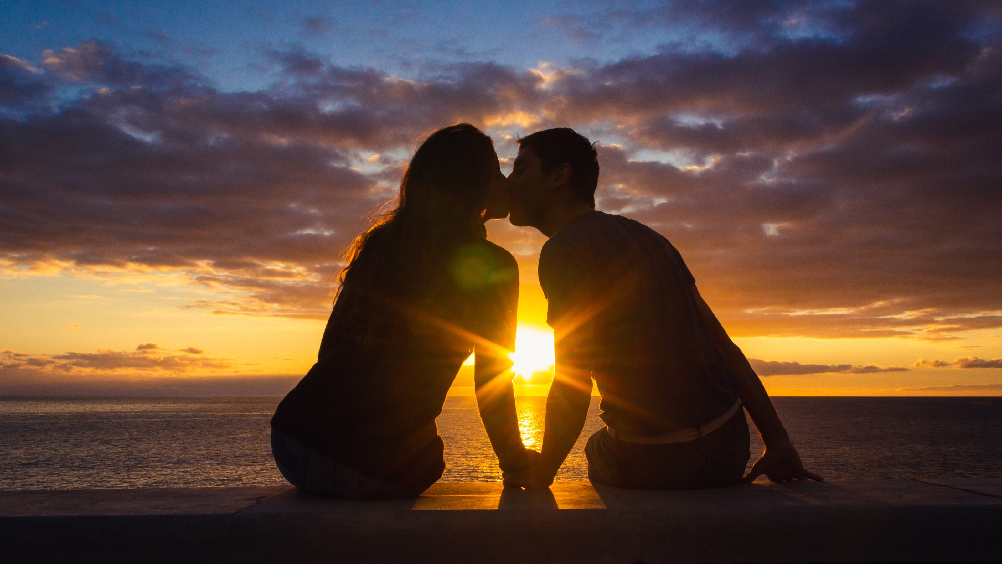 How to improve your relationship? 6-second kiss 20 second hug can help so much!