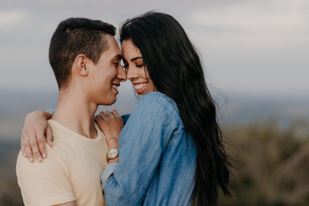 The Ultimate Guide: How to Compliment a Girlfriend Like a Pro