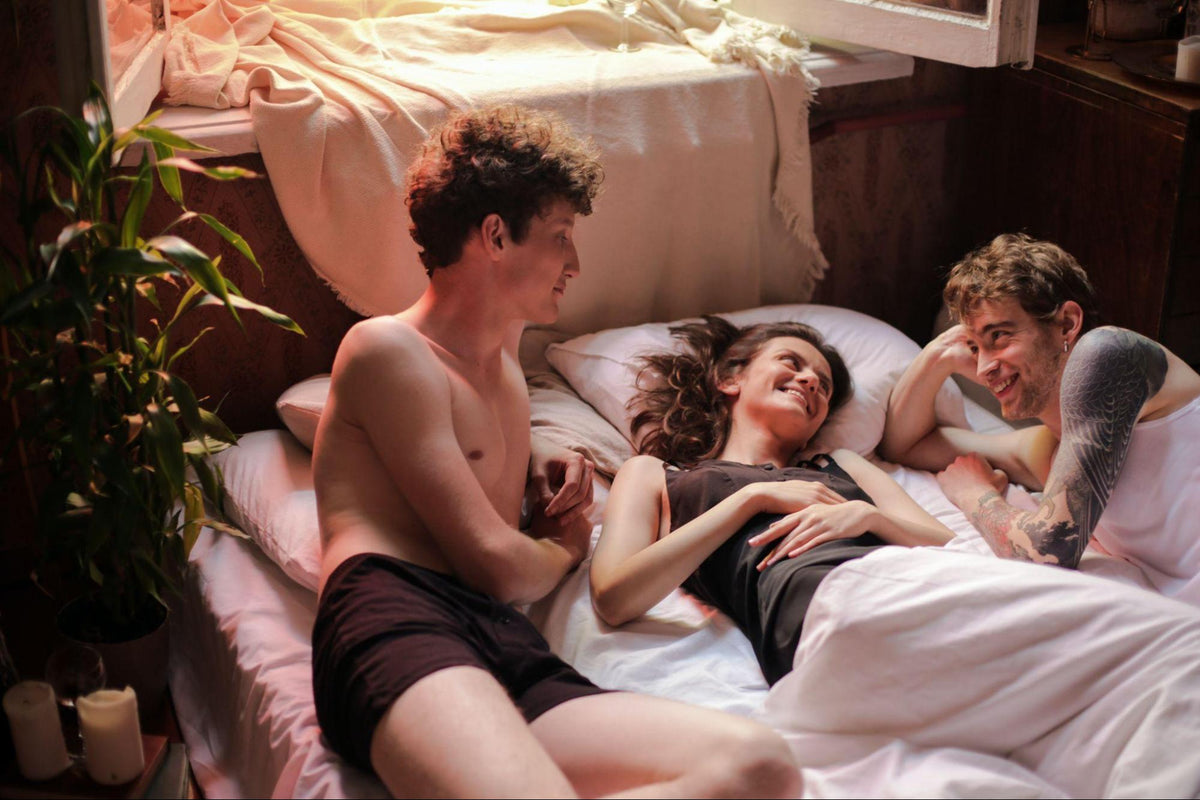 Sexy Threesomes: Tips and Tricks for an Unforgettable Experience