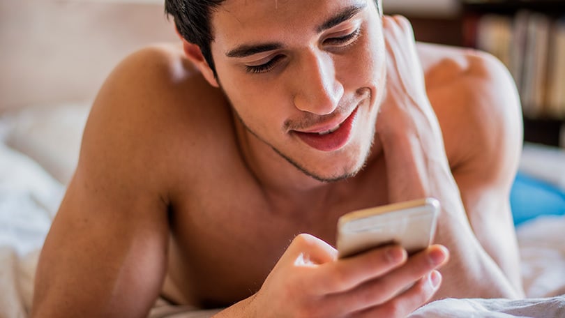 Is sexting with men safe to do? (What you absolutely need to know first)