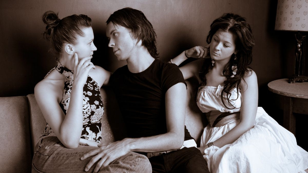 What are the biggest mistakes to avoid when sending threesome messages (Read this advice before you text anyone)