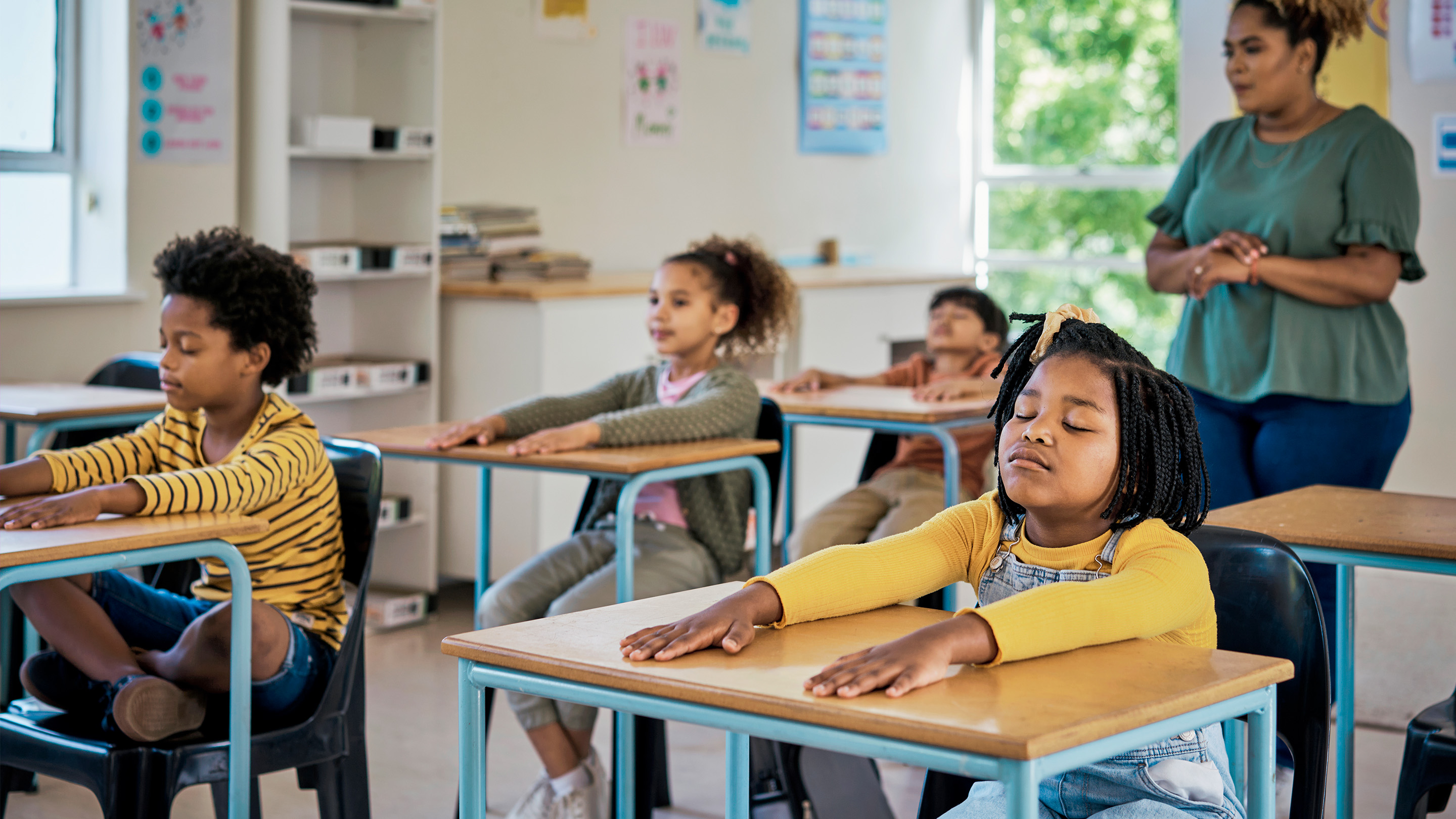 Stuck in class? Learn what can I do to pass time and stay sane!