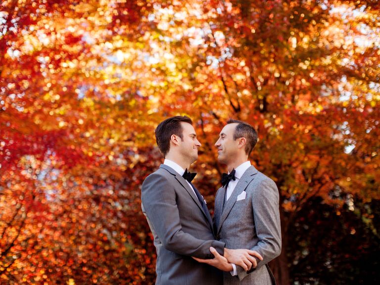 Planning your couples fall pictures session (fun tips for natural and lovely autumn shots)