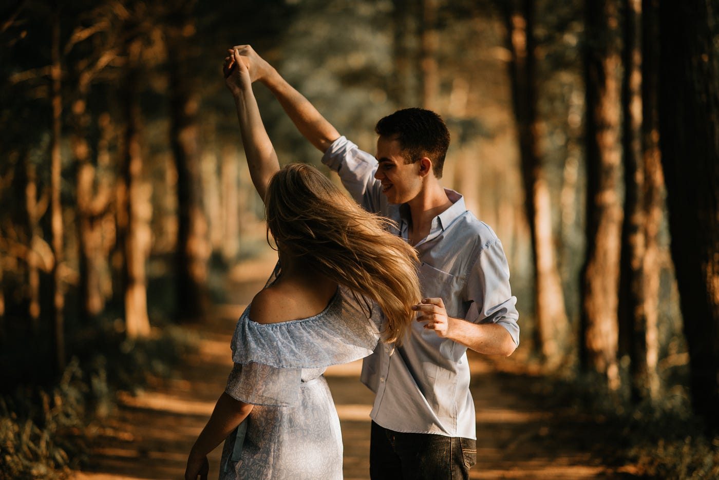Exploring the different stages of falling in love for a man: Know exactly what he is thinking.