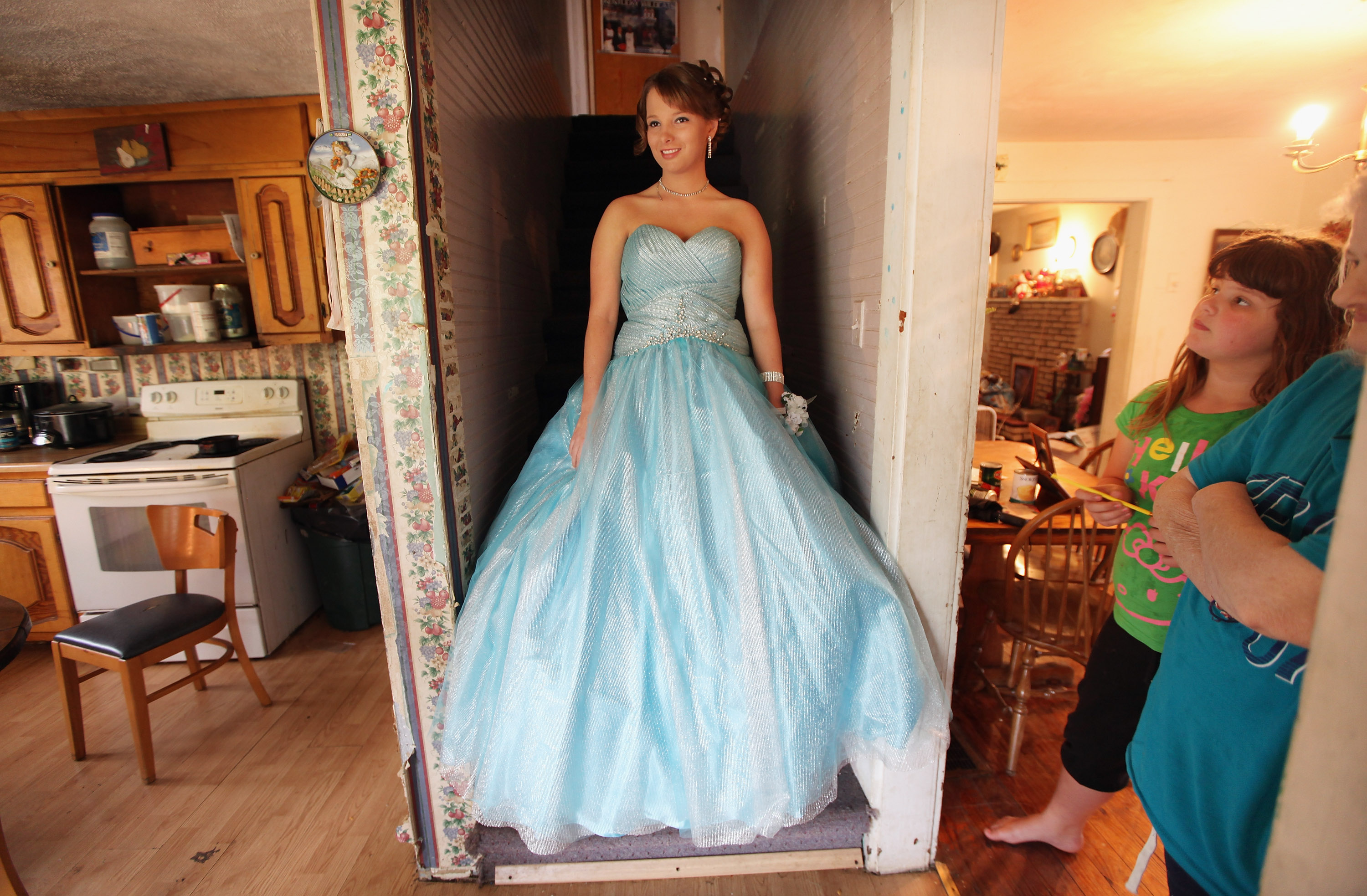 Going to prom no date? Here are some great tips to still have an absolutely amazing night.