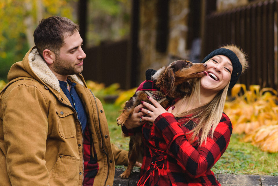 Planning your couples fall pictures session (fun tips for natural and lovely autumn shots)