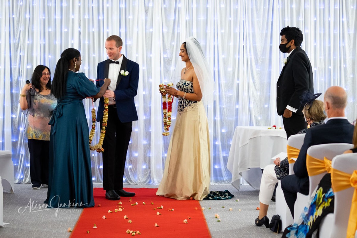 Planning how do I renew my vows? (Get easy tips for a personal celebration youll both always remember)