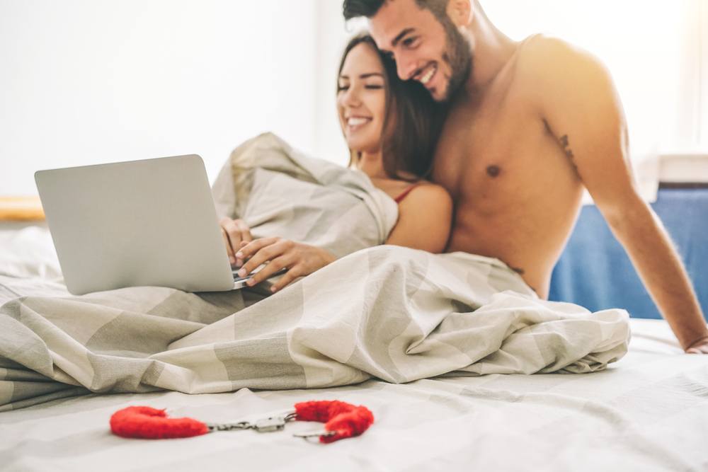 What kind of porn for couples to watch together should you pick? (Discover what you both might enjoy)