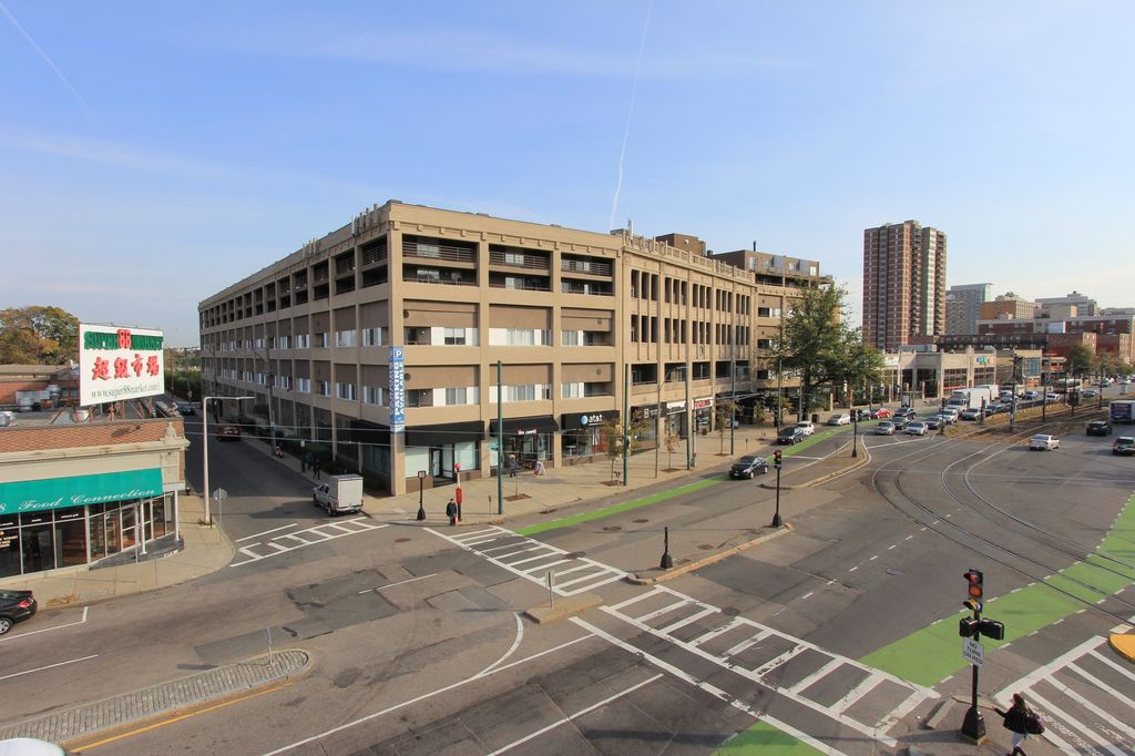 Need details for 1055 commonwealth ave boston? Find location info, amenities, and more right here.