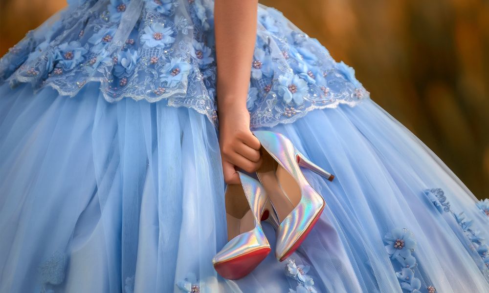 What does a chambelan actually do all day? Understand their key jobs for a smooth Quinceañera.