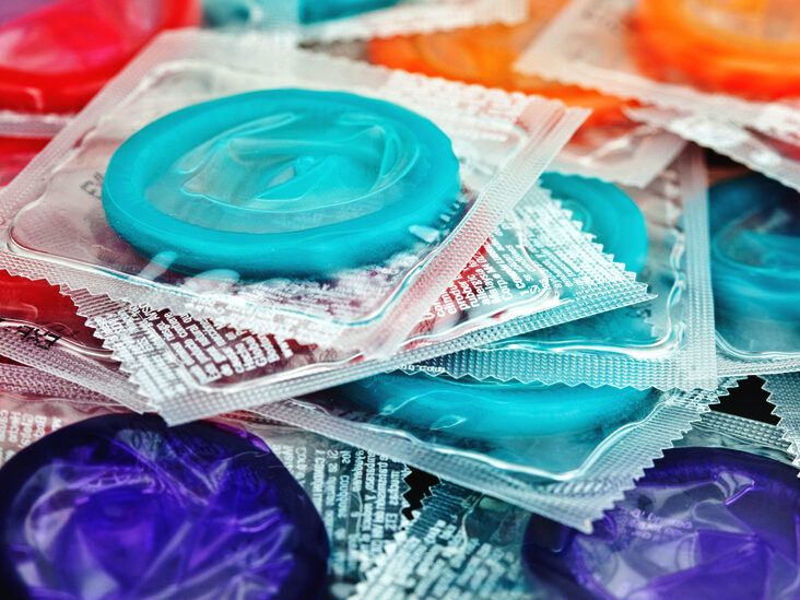 Need to know the age to buy a condom? All your important questions are answered very simply here.