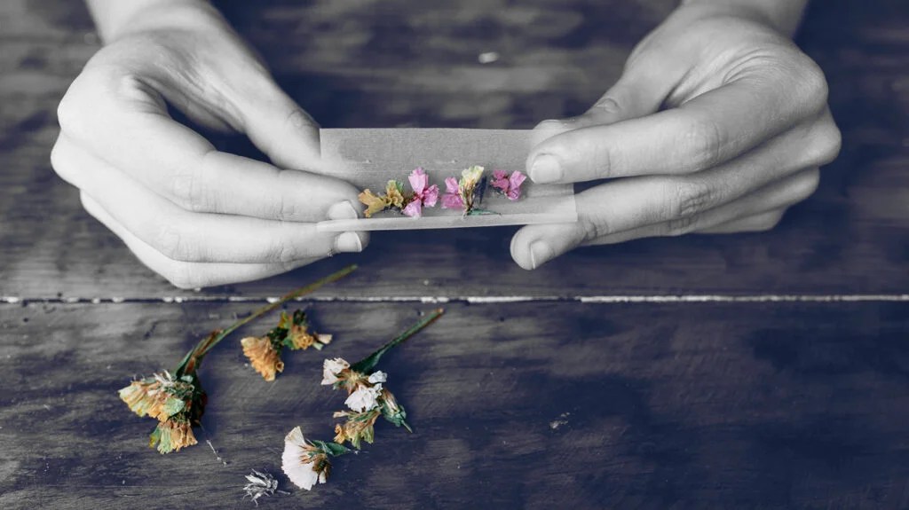 smoking lavender pros guide how to use safely and benefits