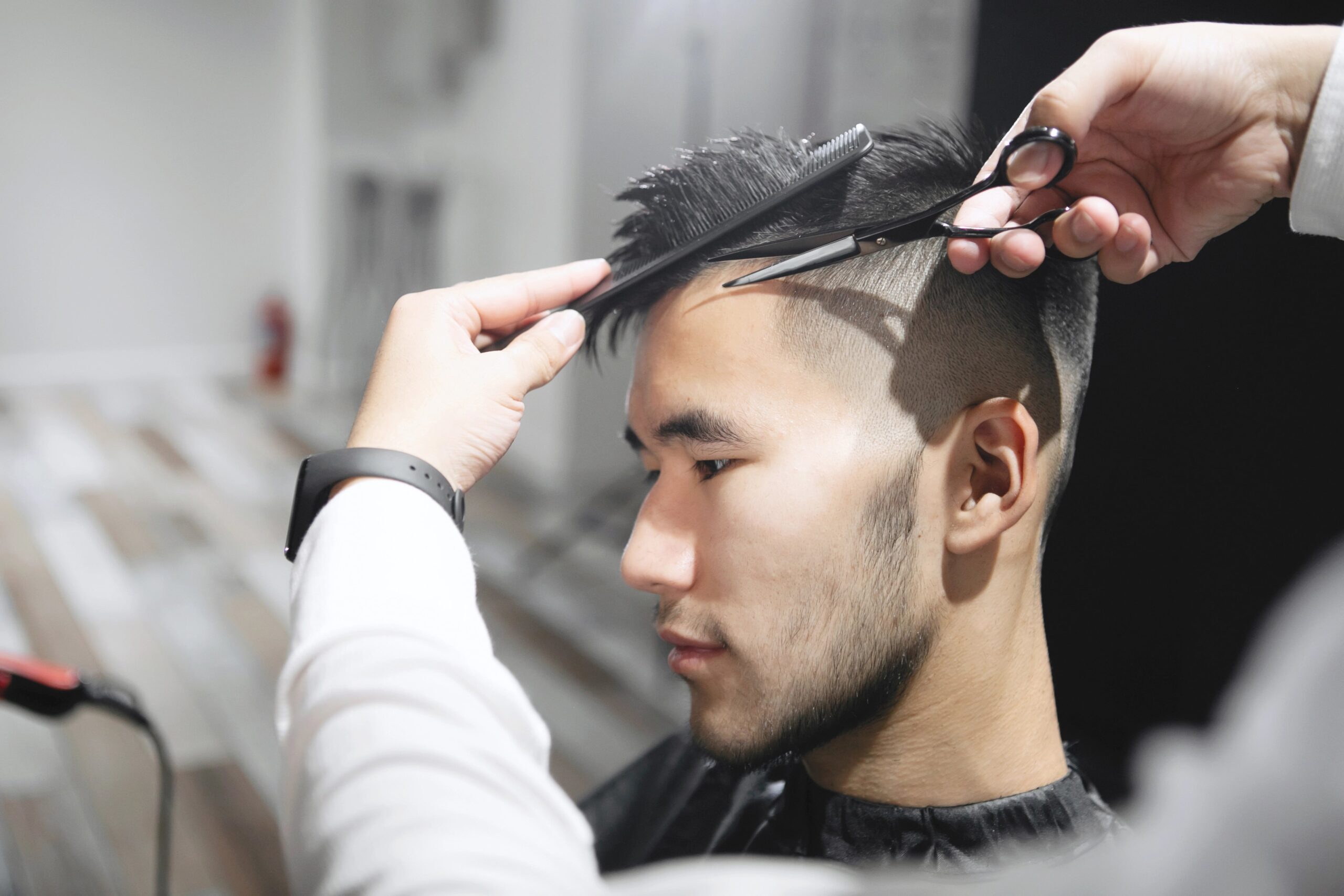 How to Grow Your Undercut Out Smoothly: Timeline and Styling Tricks