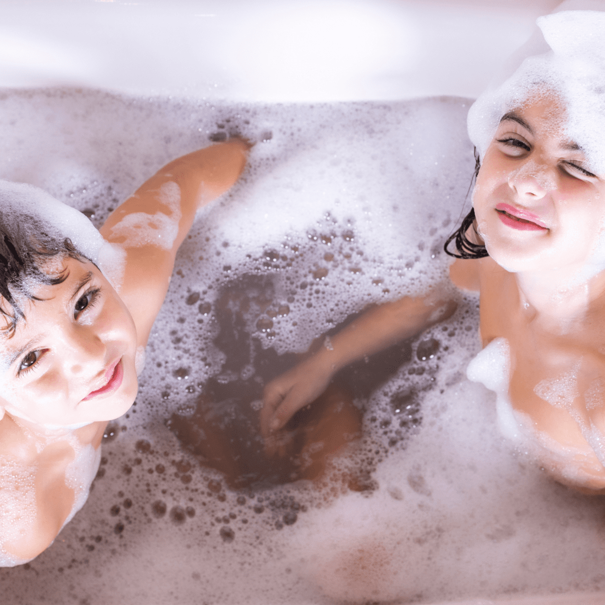 showering with friends mom age limit - appropriate ages for shared bath times